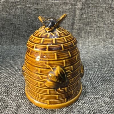 Vintage Ceramic Beehive Honey Pot Jar With Lid Spoon Slot Embossed Bees Kitchen - Thumbnail 3