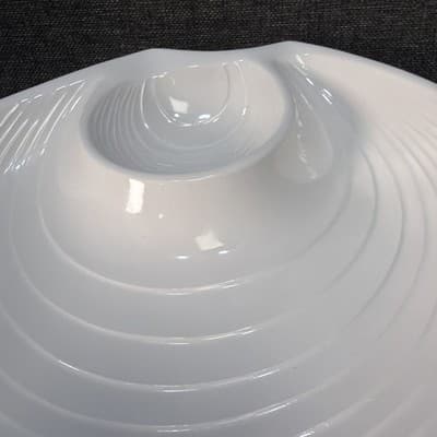 VTG White CLAM SHELL CERAMIC POTTERY ROUND 12" JAPAN CHIP & DIP Platter Chipped - Thumbnail 2