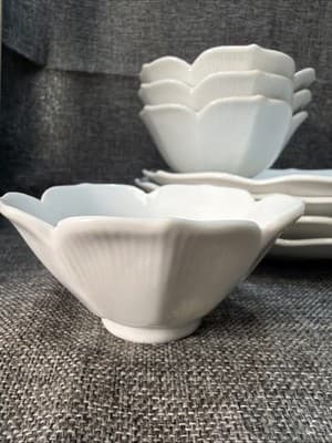 Vintage Japanese Porcelain Lotus Bowls Plates Set Of 4 White Ceramic Decorative - Thumbnail 2