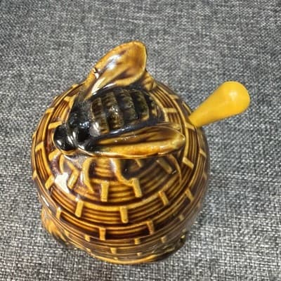 Vintage Ceramic Beehive Honey Pot Jar With Lid Spoon Slot Embossed Bees Kitchen - Thumbnail 2