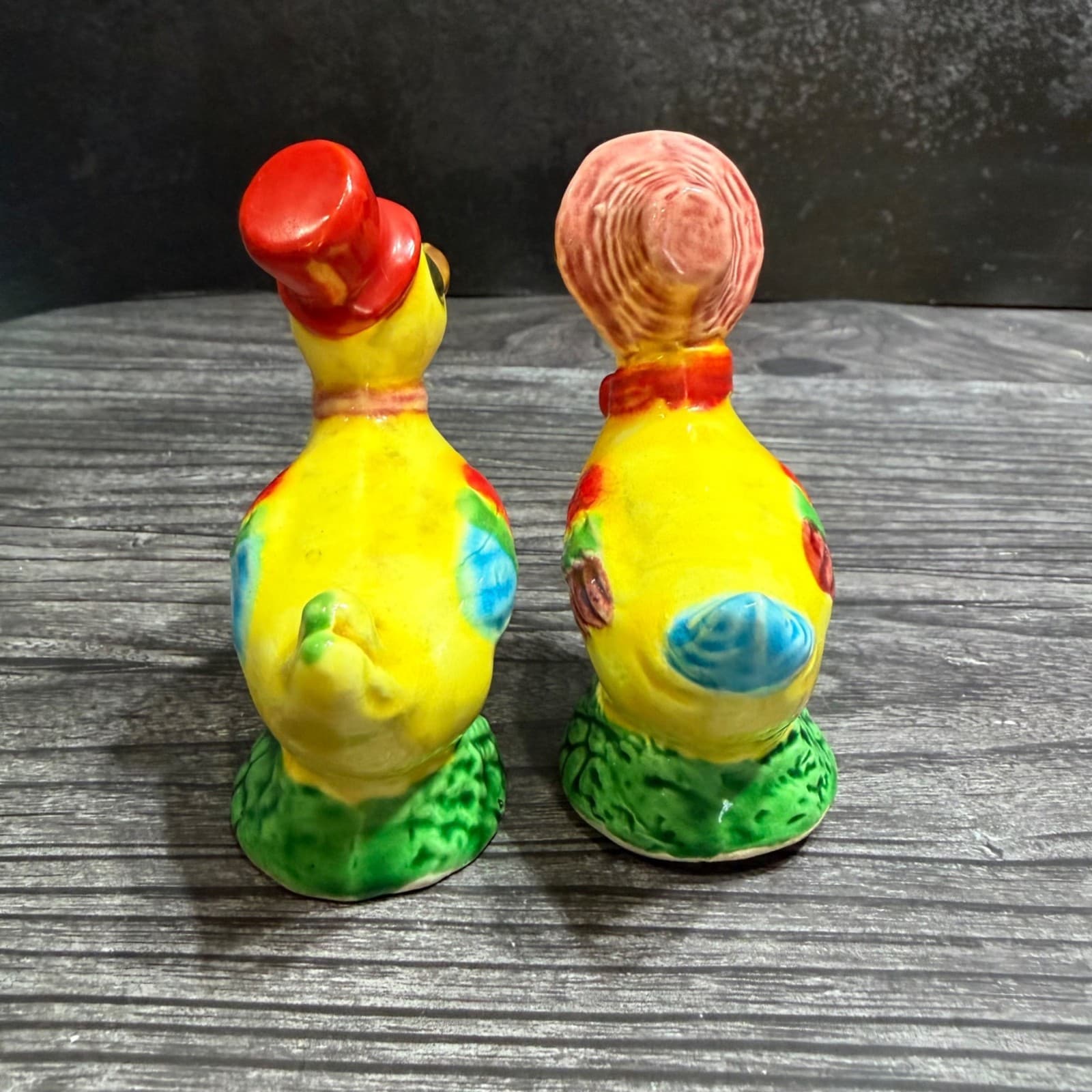 VTG Anthropomorphic Hand-Painted Ducks in Hats Salt & Pepper Shakers - Thumbnail 3