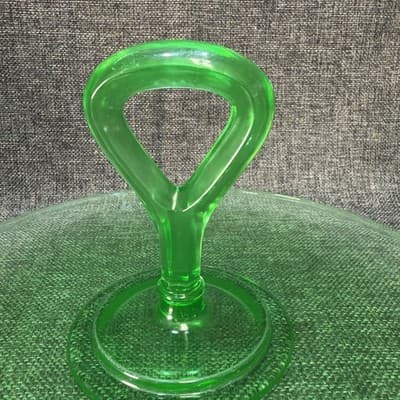 VTG Uranium Emerald Green Depression glass sandwich server with center handle - Thumbnail 3