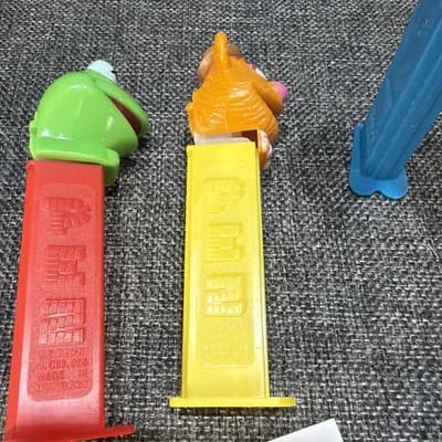 4 Retired Muppets Pez Fozzie Kermit Gonzo & Miss Piggy 1991 Loose Unused - Thumbnail 8