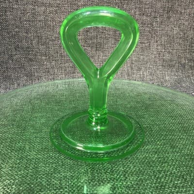 VTG Uranium Emerald Green Depression glass sandwich server with center handle - Thumbnail 5