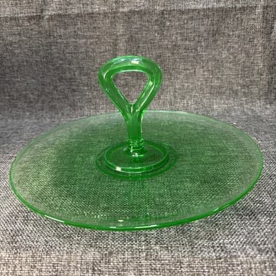 VTG Uranium Emerald Green Depression glass sandwich server with center handle - Thumbnail 7