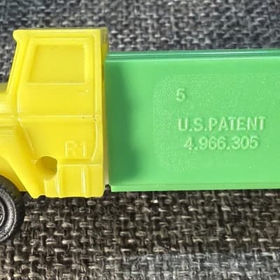 Lot Of 9 D Series Pez Truck Rigs With Fixed Wheels R1 - R4 Red Green Blue Yellow - Thumbnail 11