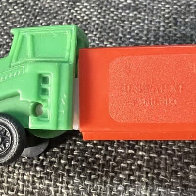 Lot Of 9 D Series Pez Truck Rigs With Fixed Wheels R1 - R4 Red Green Blue Yellow - Thumbnail 4