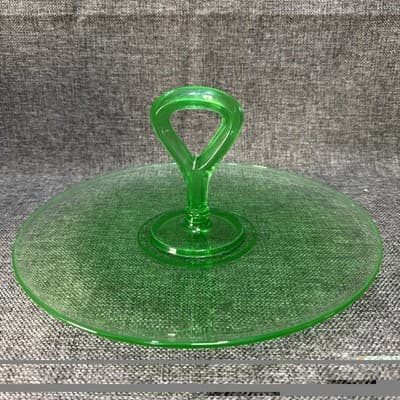VTG Uranium Emerald Green Depression glass sandwich server with center handle - Thumbnail 2