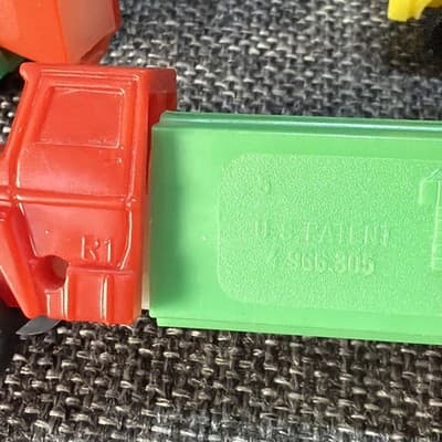 Lot Of 9 D Series Pez Truck Rigs With Fixed Wheels R1 - R4 Red Green Blue Yellow - Thumbnail 7