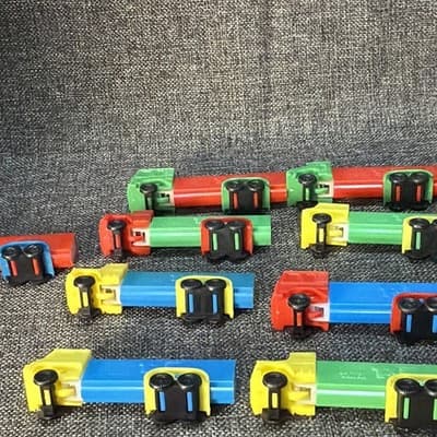 Lot Of 9 D Series Pez Truck Rigs With Fixed Wheels R1 - R4 Red Green Blue Yellow - Thumbnail 12