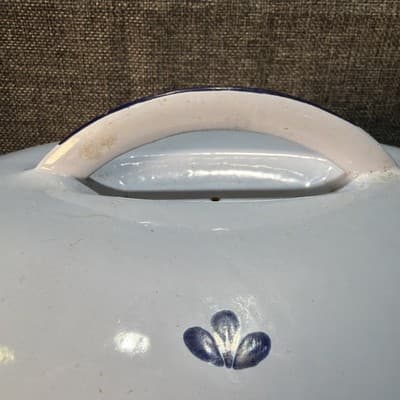VTG 50's DRU HOLLAND #28 CAST IRON OVAL BLUE TULIP CASSEROLE W / LID - Thumbnail 3