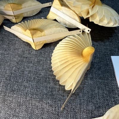 VTG Set of 8 Honeycomb Paper Flower Decorations 6" Yellow Cream Daisy MCM Party - Thumbnail 8