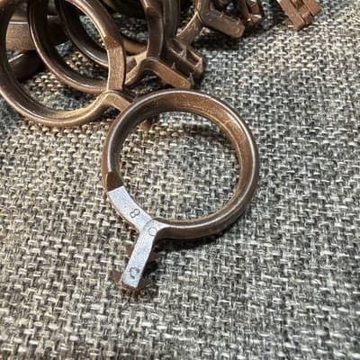 48 Vintage Kirsch Brown Plastic Cafe Curtain Rings 1.25" ID For 1" Rod Lot VTG - Thumbnail 2