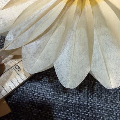 VTG Set of 8 Honeycomb Paper Flower Decorations 6" Yellow Cream Daisy MCM Party - Thumbnail 16