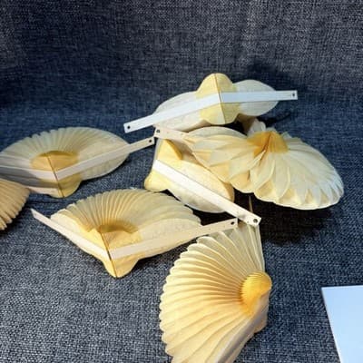 VTG Set of 8 Honeycomb Paper Flower Decorations 6" Yellow Cream Daisy MCM Party - Thumbnail 13