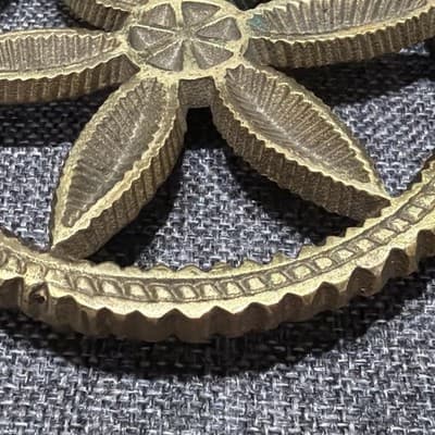 Vintage WILTON Ornate Cast Brass 3 Footed Trivet 6 Point Star Or Flower 5” - Thumbnail 6