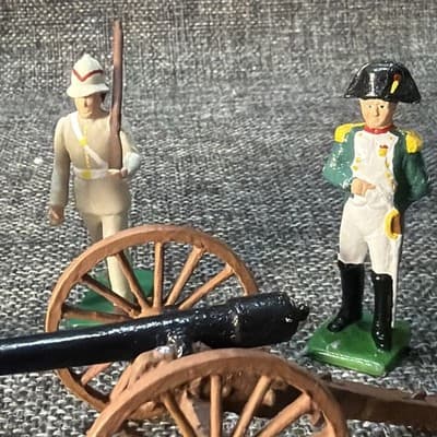 Lot Of Lead Soldiers And Other Mixed Or Unknown Brands Plus Cannon And Horse - Thumbnail 3