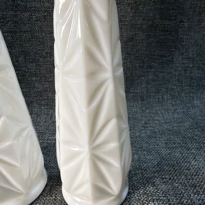 Set of 2 - Vintage MCM Hoosier White Milk Glass Bud Vase Starburst Pattern 9” - Thumbnail 5
