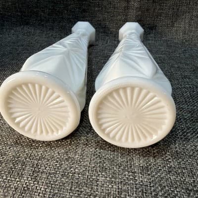Set of 2 - Vintage MCM Hoosier White Milk Glass Bud Vase Starburst Pattern 9” - Thumbnail 10