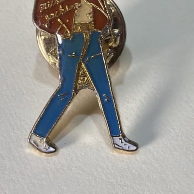 Vintage MICHAEL JACKSON 1980 Beat It Red Jacket Enamel Music Button Pin 80s Logo - Thumbnail 4