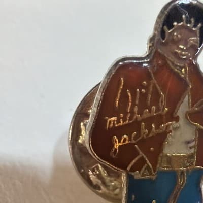 Vintage MICHAEL JACKSON 1980 Beat It Red Jacket Enamel Music Button Pin 80s Logo - Thumbnail 5