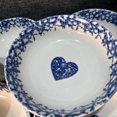 6 Hearts Cereal Soup Bowl 6 1/2" Tienshan Folk Craft Stoneware White Blue Sponge - Thumbnail 5
