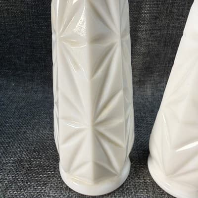 Set of 2 - Vintage MCM Hoosier White Milk Glass Bud Vase Starburst Pattern 9” - Thumbnail 4