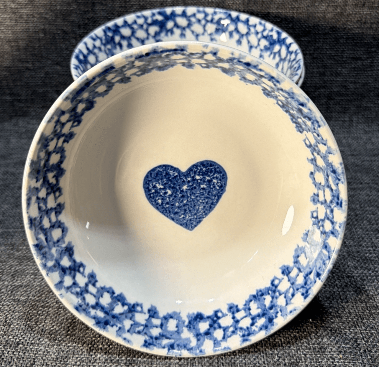 6 Hearts Cereal Soup Bowl 6 1/2" Tienshan Folk Craft Stoneware White Blue Sponge