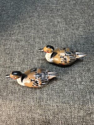Vintage Mallard Ducks Red Green Plastic Salt and Pepper Shaker Set w/ Stoppers - Thumbnail 4