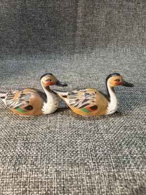 Vintage Mallard Ducks Red Green Plastic Salt and Pepper Shaker Set w/ Stoppers - Thumbnail 6