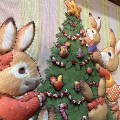 Creative Circle Trimmin' the Tree Quilted Stitchery Rabbit Christmas 1982 framed - Thumbnail 4