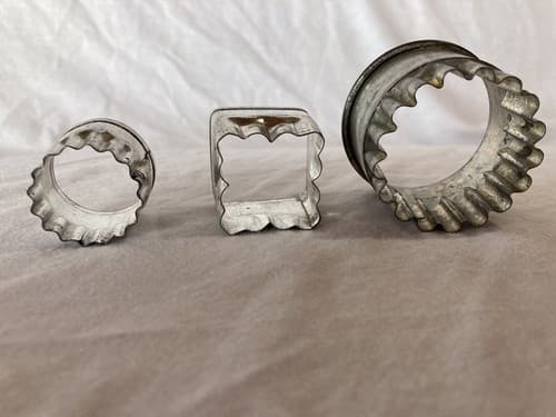 Vintage Metal Donut Cookie Biscuit Pastry Cutters Crimped Round Square Christmas - Thumbnail 2