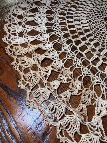 Vintage Doily Lot Of 2 Rectangular And Circle Beige Tan White Crochet - Thumbnail 16