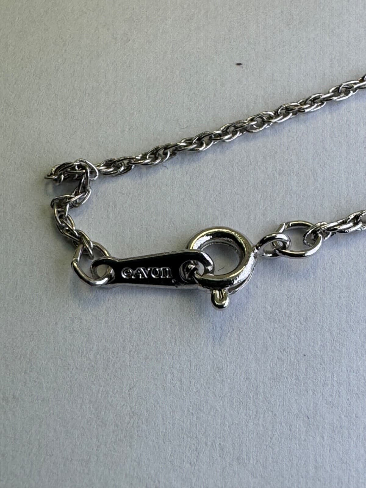 Vintage AVON Chain Necklace Bow Pendent Silver Tone 18” Jewelry - Thumbnail 6