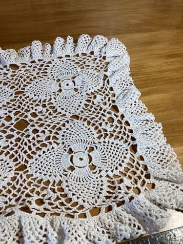 Vintage Doily Lot Of 2 Rectangular And Circle Beige Tan White Crochet - Thumbnail 3