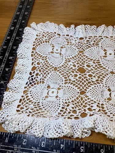 Vintage Doily Lot Of 2 Rectangular And Circle Beige Tan White Crochet - Thumbnail 8