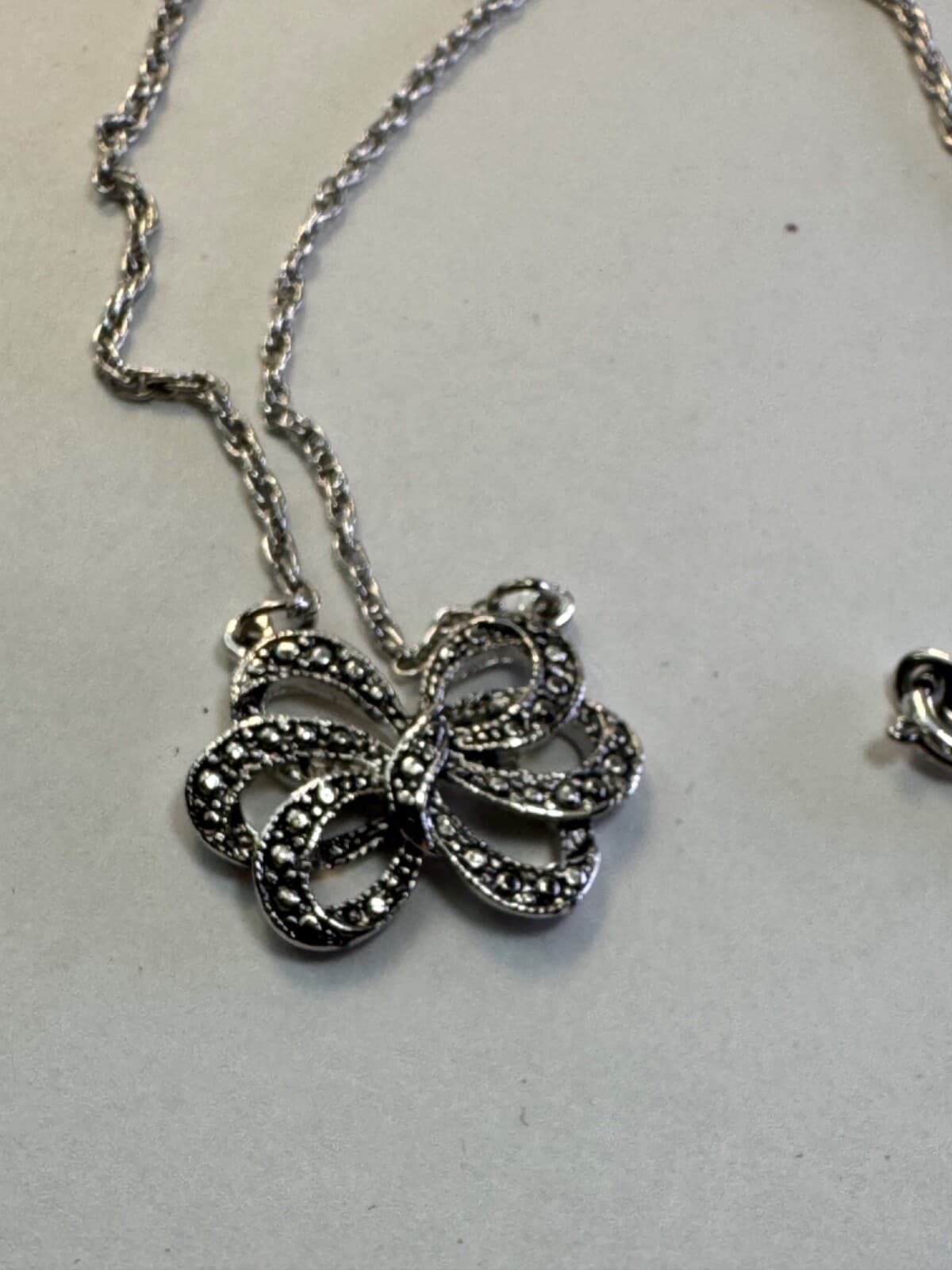 Vintage AVON Chain Necklace Bow Pendent Silver Tone 18” Jewelry - Thumbnail 2