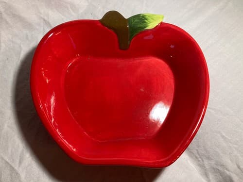 PLENTIFUL PANTRY 2005 RED APPLE STONEWARE BAKING OVEN PIE SERVING DISH