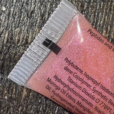 NAKERY Beauty Lip Flip Shimmer Gloss Pearl-Infused Boosted With Sepilift - ROSEY - Thumbnail 4
