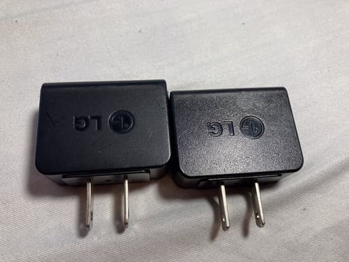 LOT OF 2 LG STA-U17WT And STA-U17WR USB Travel Charger Power Adapter Brick