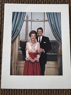 Ronald And Nancy Reagan/White House 8x10 Postcards With White House Envelope - Thumbnail 2