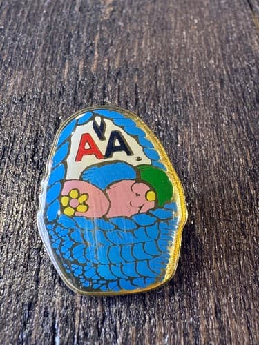 American Airlines Easter Hat Lapel Tie Pin Basket Eggs Holiday Vintage