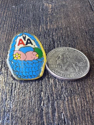 American Airlines Easter Hat Lapel Tie Pin Basket Eggs Holiday Vintage - Thumbnail 4