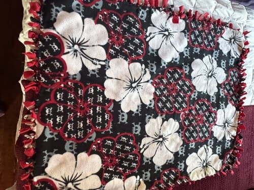Fleece Tie Knot Throw Blanket 2 Sided 40” X 48” Floral Red White Black Handmade - Thumbnail 2