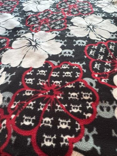 Fleece Tie Knot Throw Blanket 2 Sided 40” X 48” Floral Red White Black Handmade - Thumbnail 3