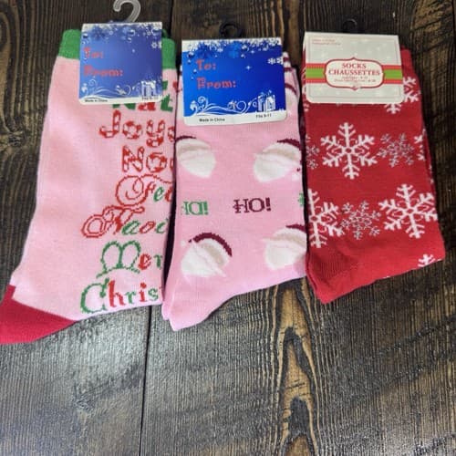 Holiday themed 3 pair crew socks Christmas Snowflakes Santa Pink women’s 9-11