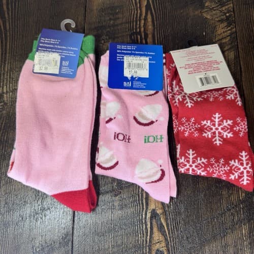 Holiday themed 3 pair crew socks Christmas Snowflakes Santa Pink women’s 9-11 - Thumbnail 2