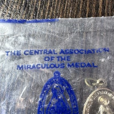 VTG Father Doyle The Central Association of the Miraculous Medal - Gold Color - Thumbnail 3