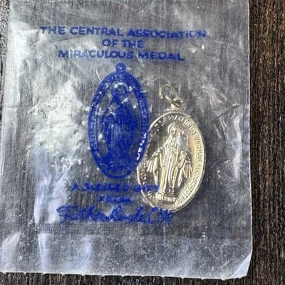 VTG Father Doyle The Central Association of the Miraculous Medal - Gold Color - Thumbnail 2