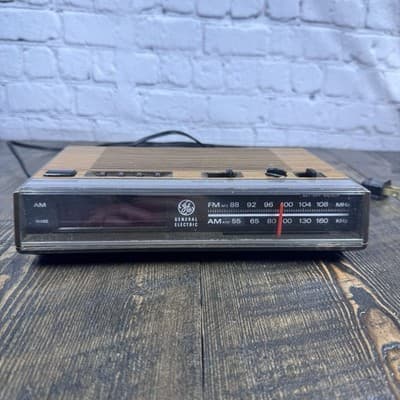 VTG General Electric AM-FM Digital Clock Radio Model 7-4624A Works - Wood Look